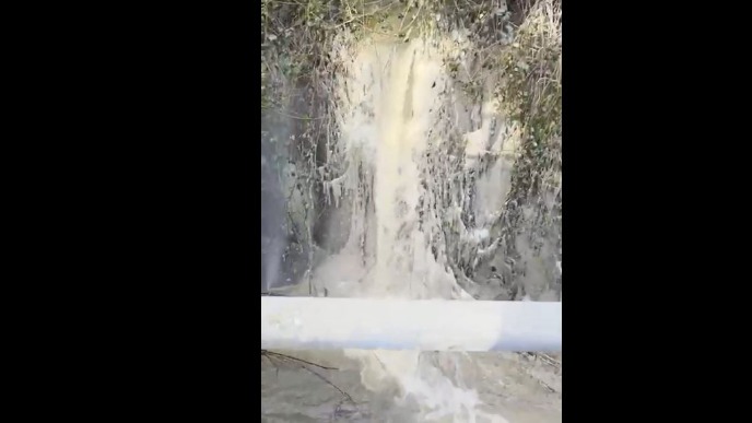 Fekalije preusmerene u potok